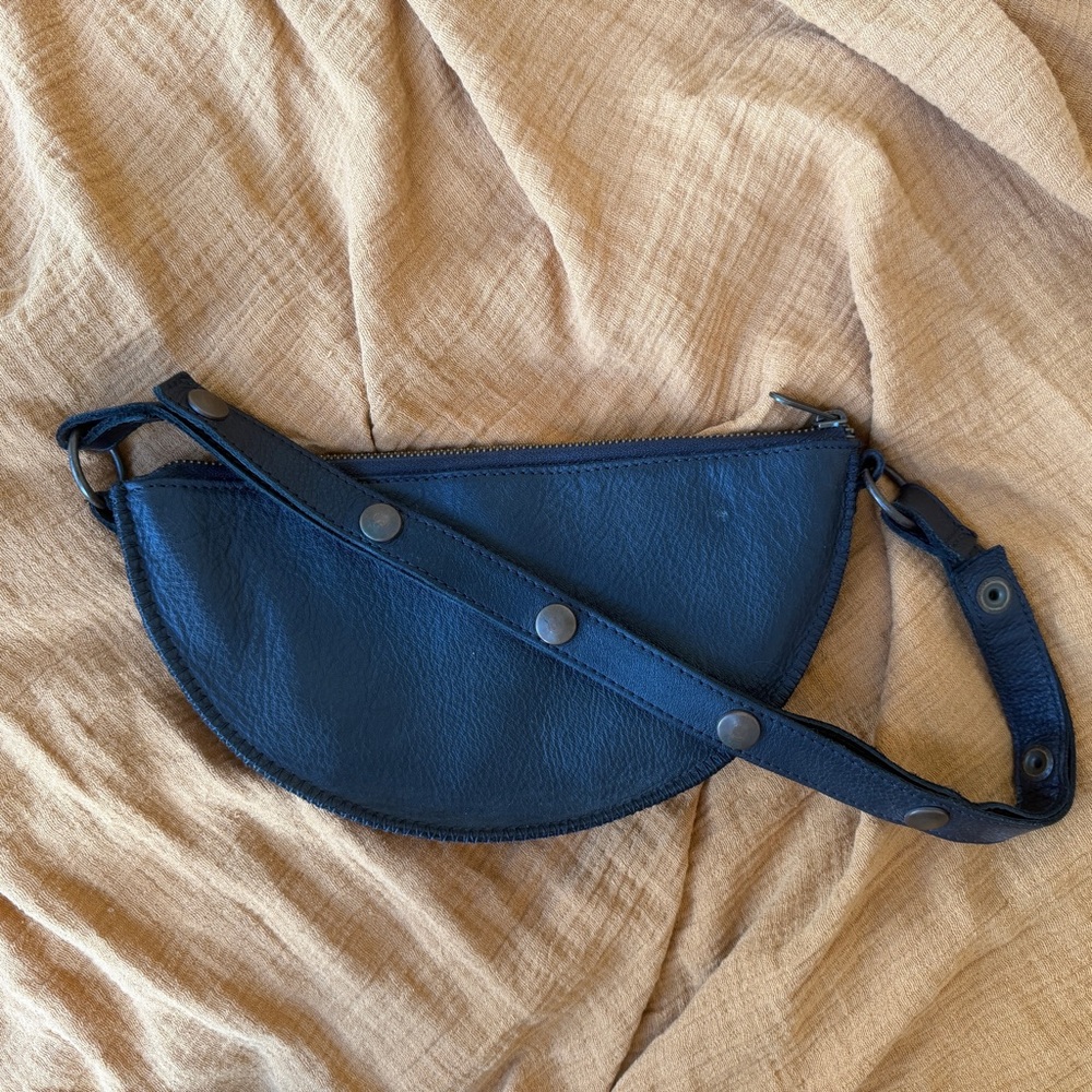 GUC Original Lyons Leather Co. Bee - leather convertible bag